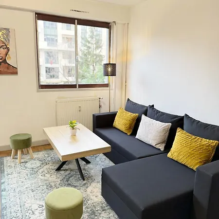 Functional 2 Pax Close To La Défense Appartamento *