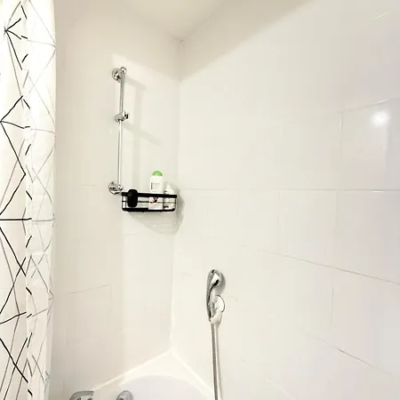 Functional 2 Pax Close To La Défense Appartamento