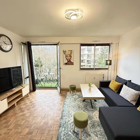 Functional 2 Pax Close To La Défense *